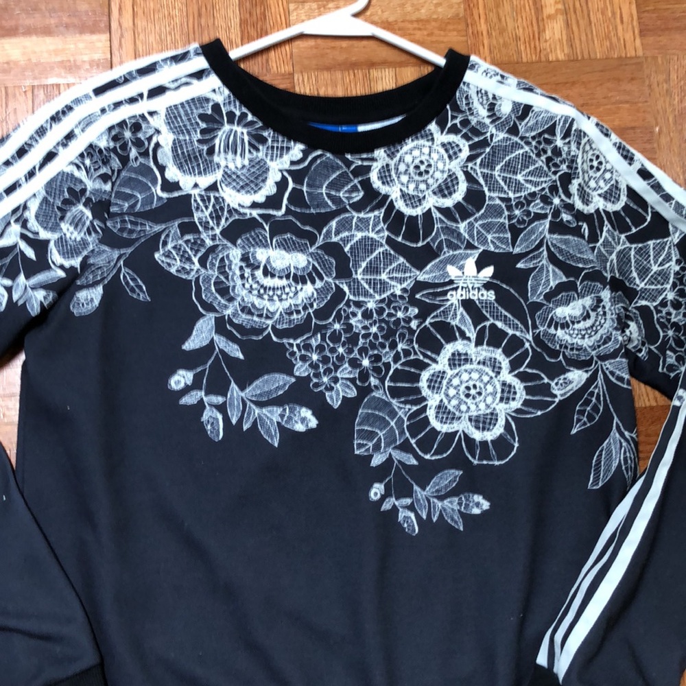 Adidas top - Picture 2 of 5